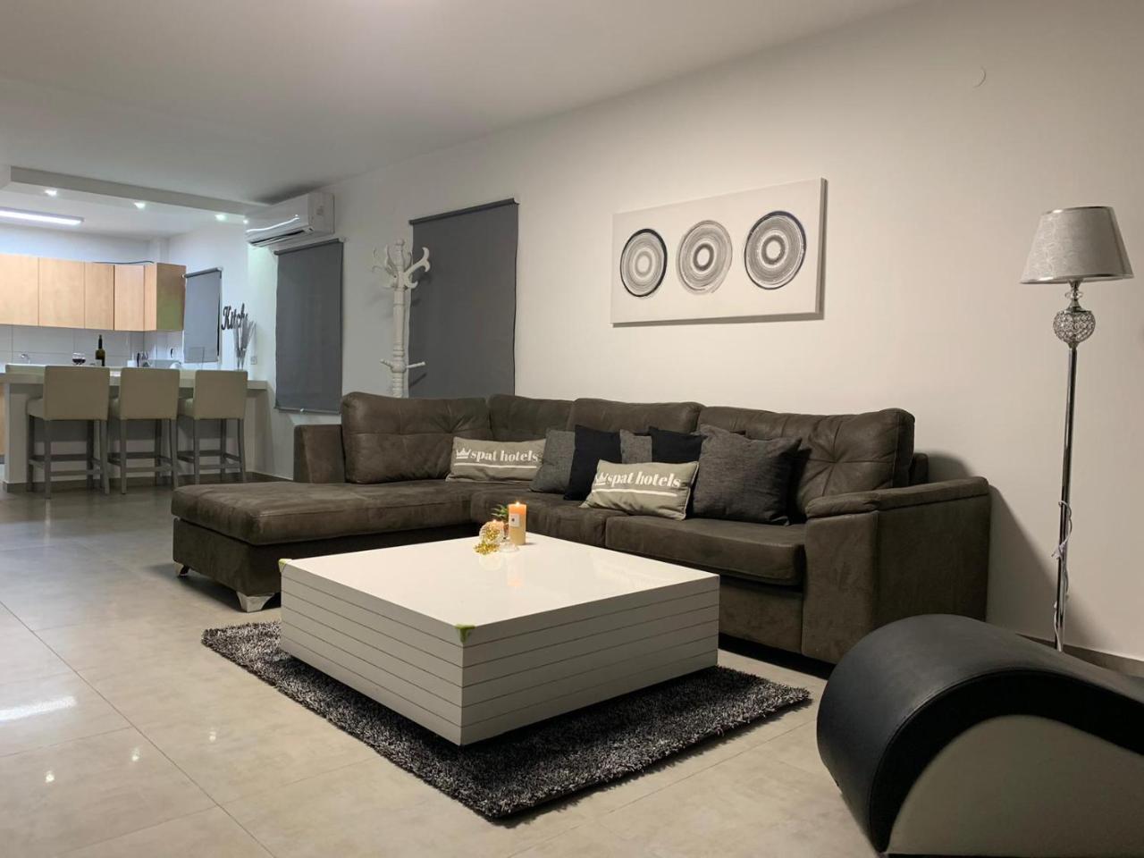 Spat Apartments Бат-Ям Экстерьер фото